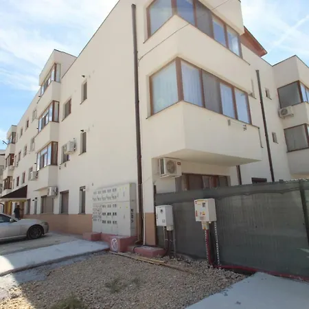 Apartament Davmely דירה