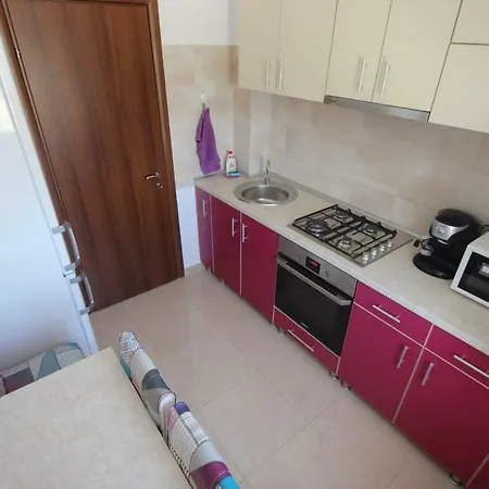 Apartament Davmely דירה
